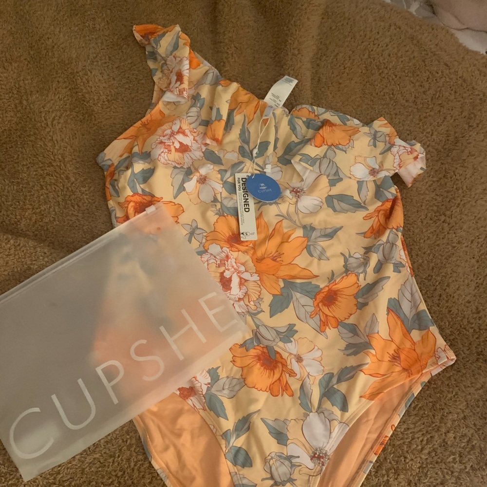 Cupshe Women’s one piece.
